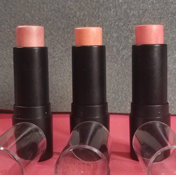 Сяючі кремові рум'яна Body Collection Cheek Shimmer Stick  18707 фото