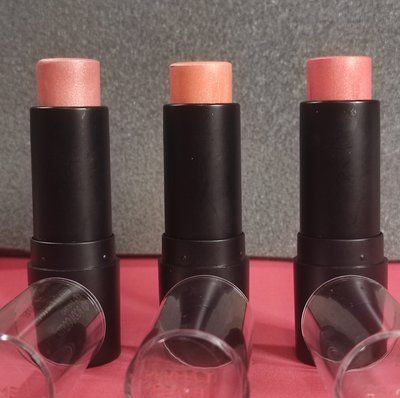Сияющие кремовые румяна Body Collection Cheek Shimmer Stick 18707 фото
