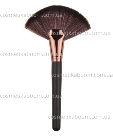 Кисть для лица Glowi Веерная кисть Большая 3074655 фото Кисть для лица Glowi Веерная кисть Большая 3074655 фото