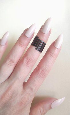 Накладные ногти в комплекте с клеем Royal Cosmetics 24 Glue-On Nail Tips "Nearly Nude Stiletto" NNAI428 фото