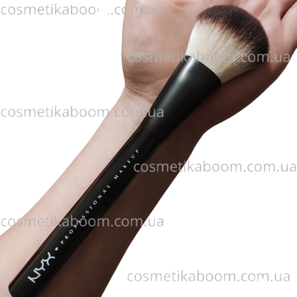 Кисть для нанесения пудры NYX Pro Powder Brush 838454 фото Кисть для нанесения пудры NYX Pro Powder Brush 838454 фото